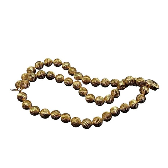 Vintage Pegasus Coro Fluted Bead Triple Strand Bracelet with Decorative Box Clas - Picture 6 of 6